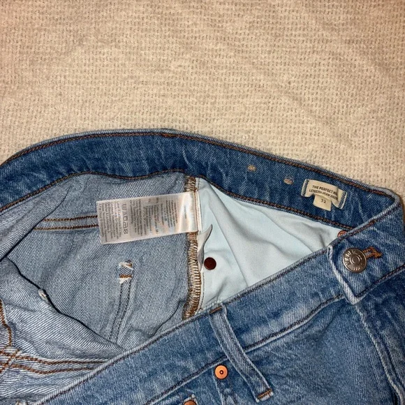 Madewell Mid Length Jean Short - Picture 3 of 3